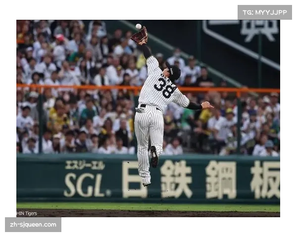 特写：守护者队新秀游击手上演跨步转身飞身接杀，引爆主场